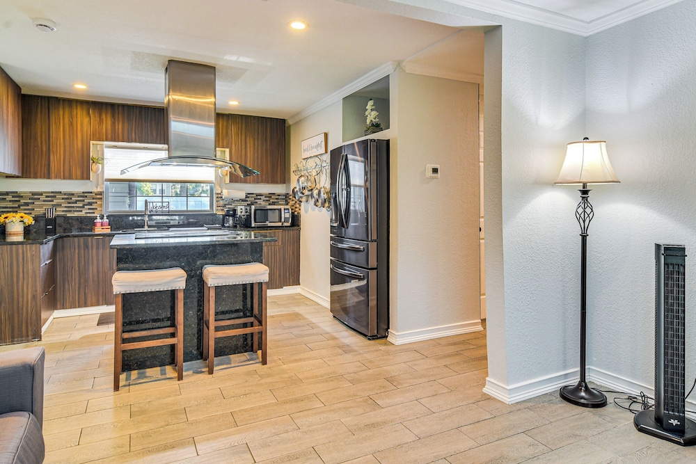 Hot Tub & Fenced Yard: Tranquil Home in Valrico!