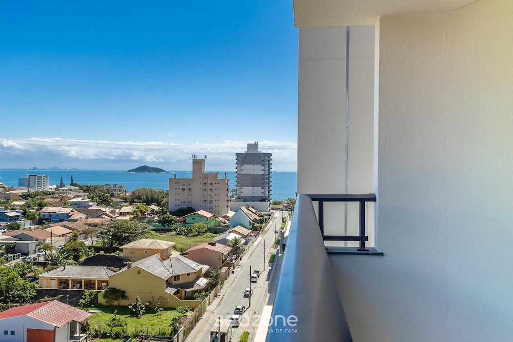 Estadia completa com piscina a 400m da Praia da Armação \- SKL