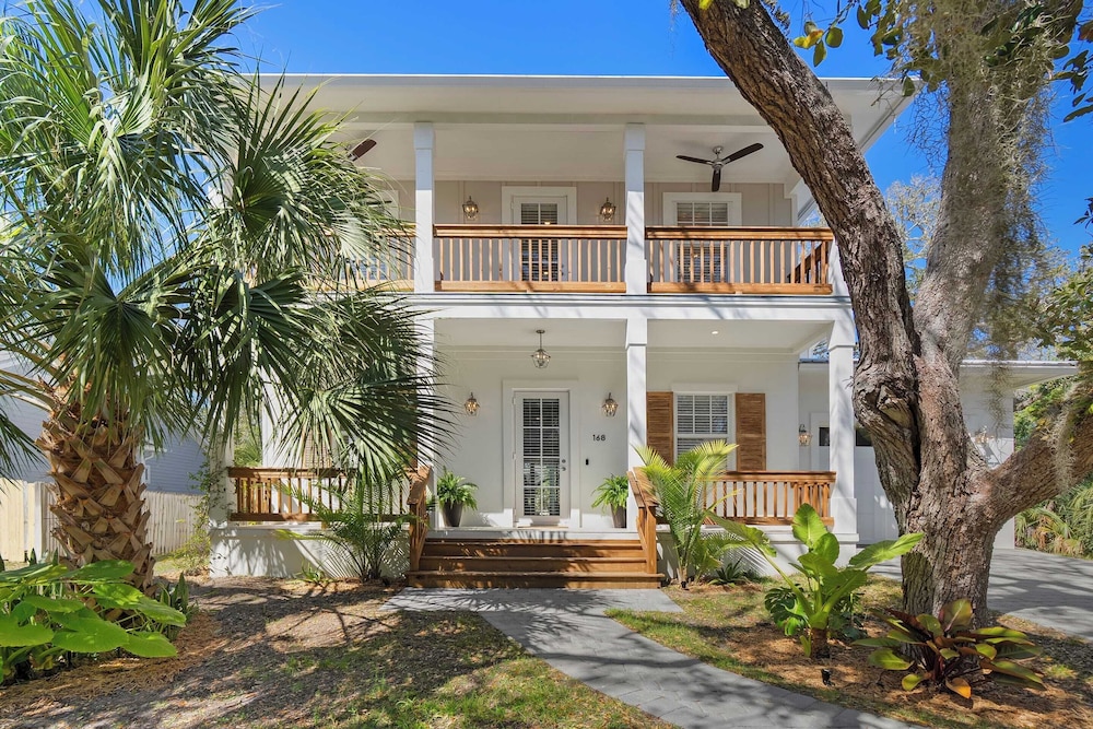 Serenity at Surfside by Avantstay Pool, Porches, Fire Pit & Arcade Near Vilano Beach