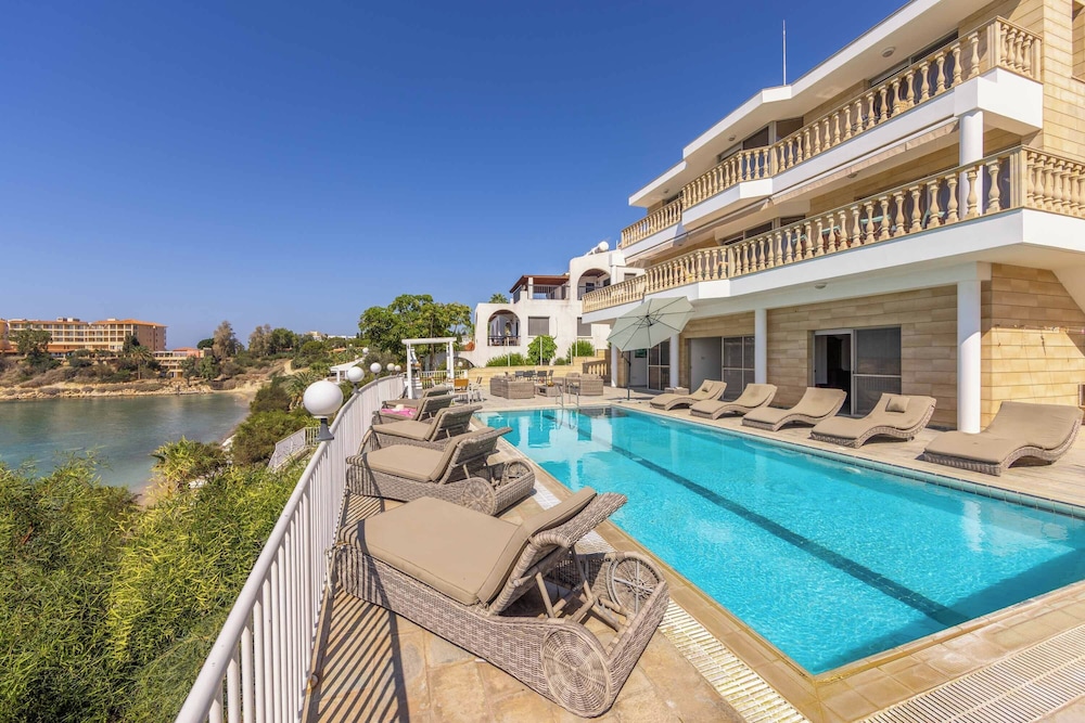 Katina Beach Villa