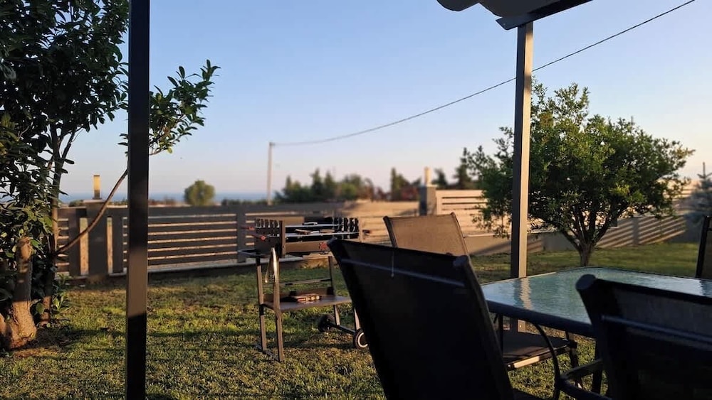 Villa Erytha - Serene Retreat With Views Garden