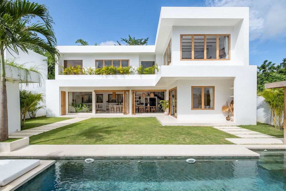 Mr Mrs W Bingin by Alfred in Bali - Brand NEW 3BR Tropical Villa Near Bingin Beach