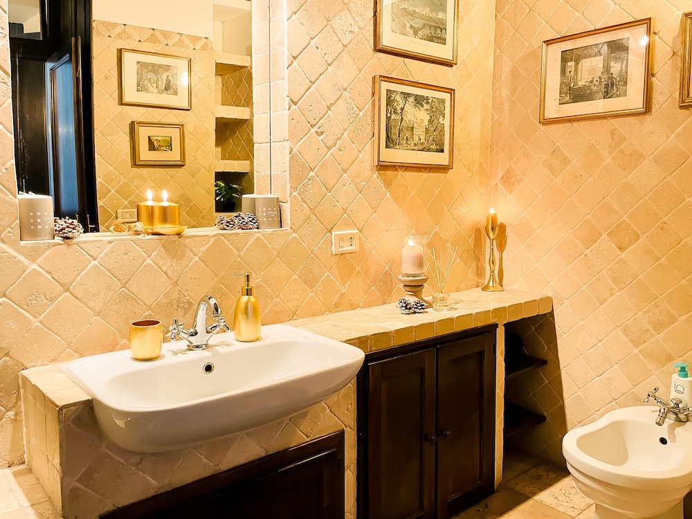 Trevi Fountain Stylish Guesthouse