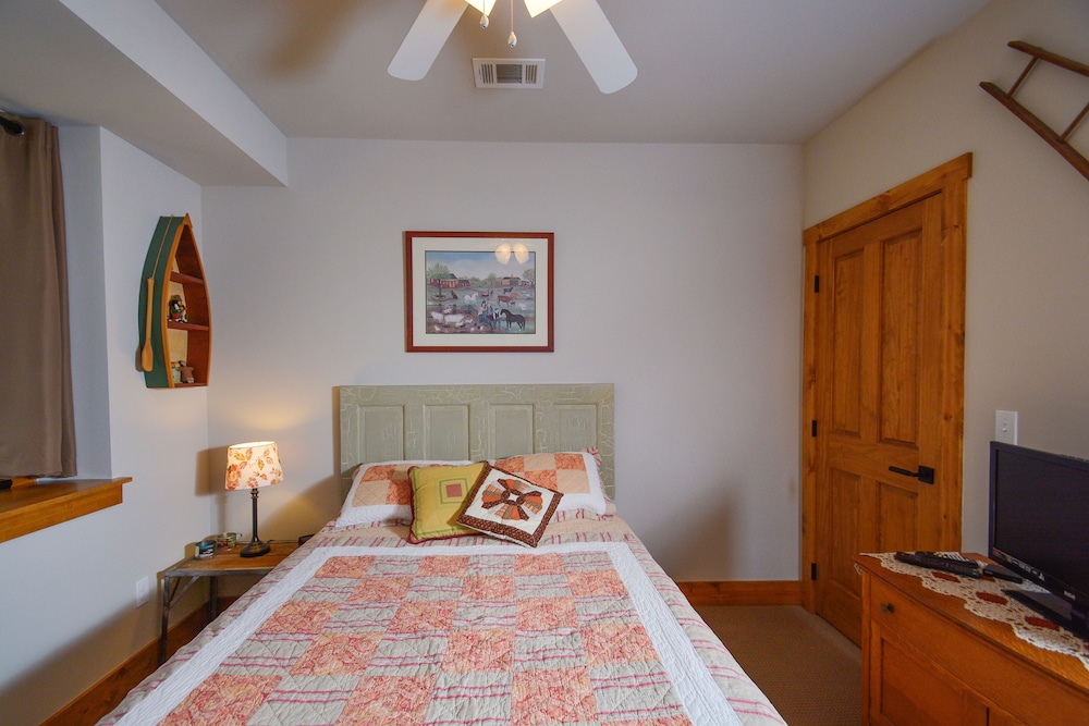 Livin' Lodge view 3