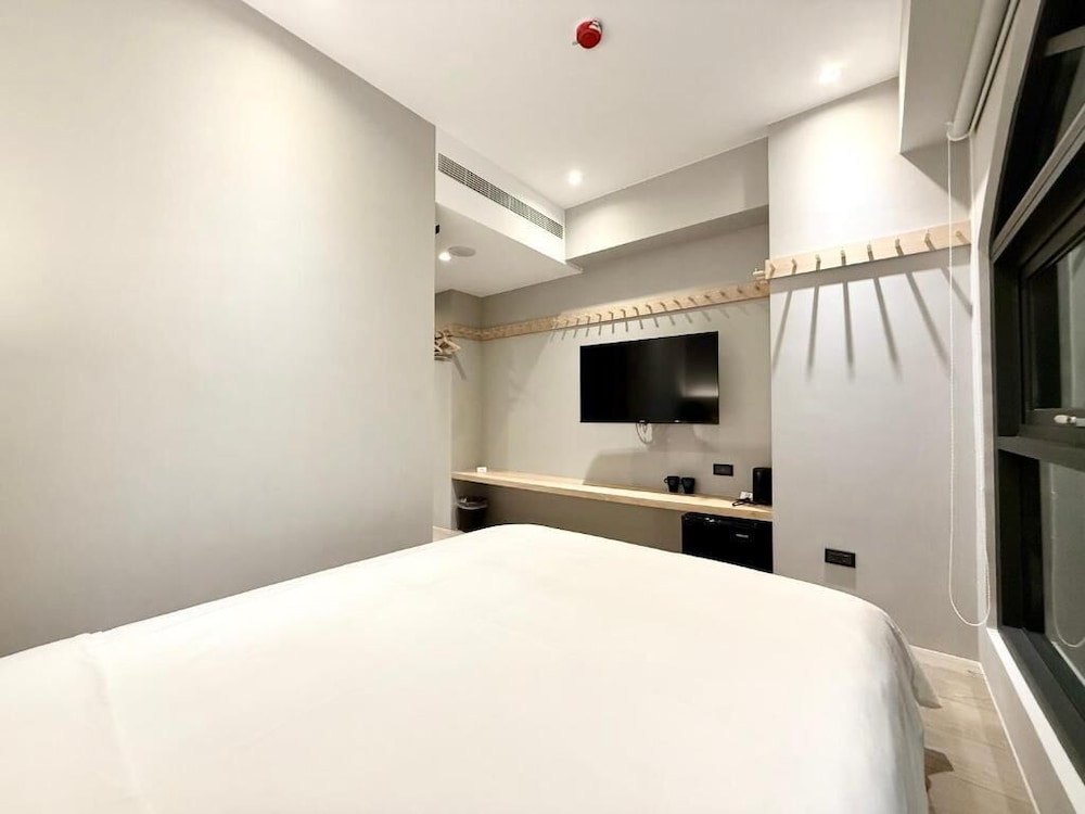 N2 Hotel