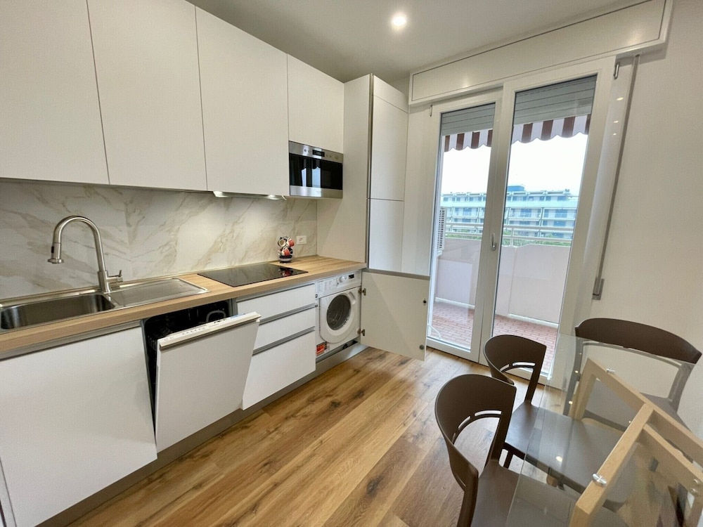 Renovated Apartment With Balcony