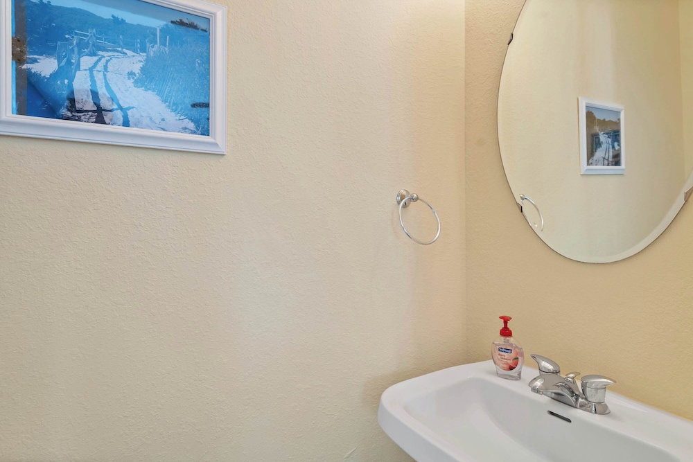 Creekside Getaway Stay for 8