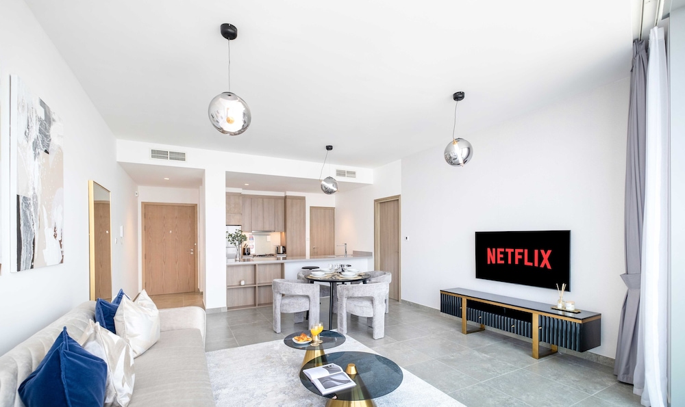 LUX  The Dubai Marina Skyline Suite
