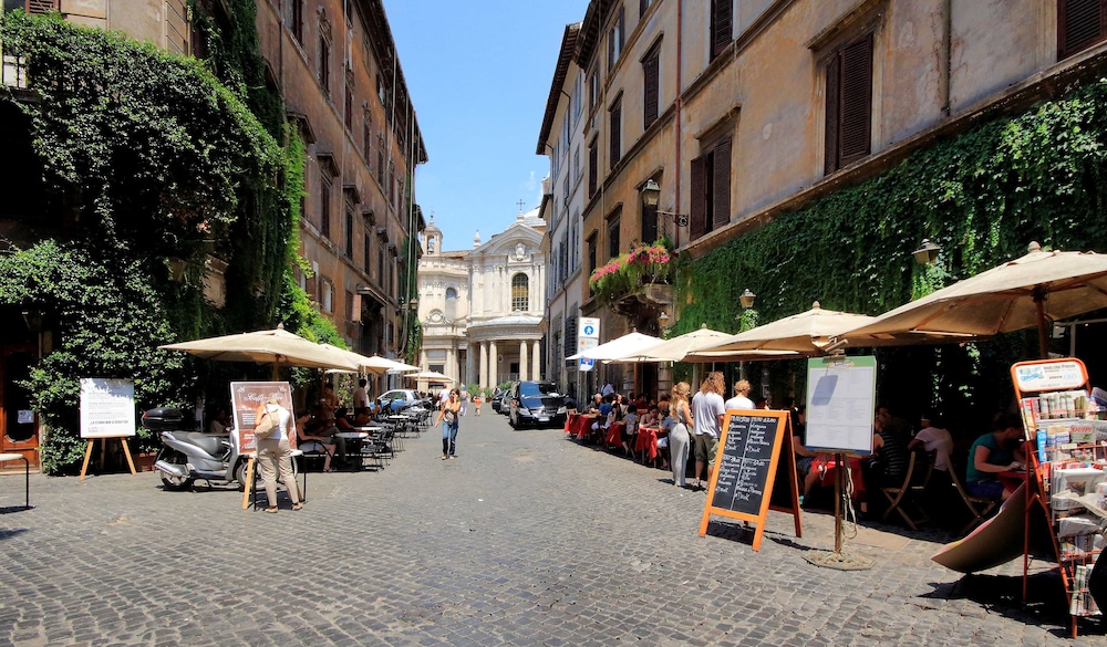 HI Navona apartment