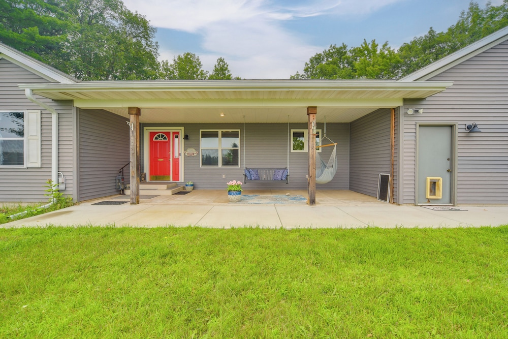 Swim Dock & Game Room: Lakefront Home in Siren!