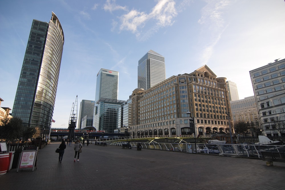 Canary Wharf - Corporate Riverside Apartments