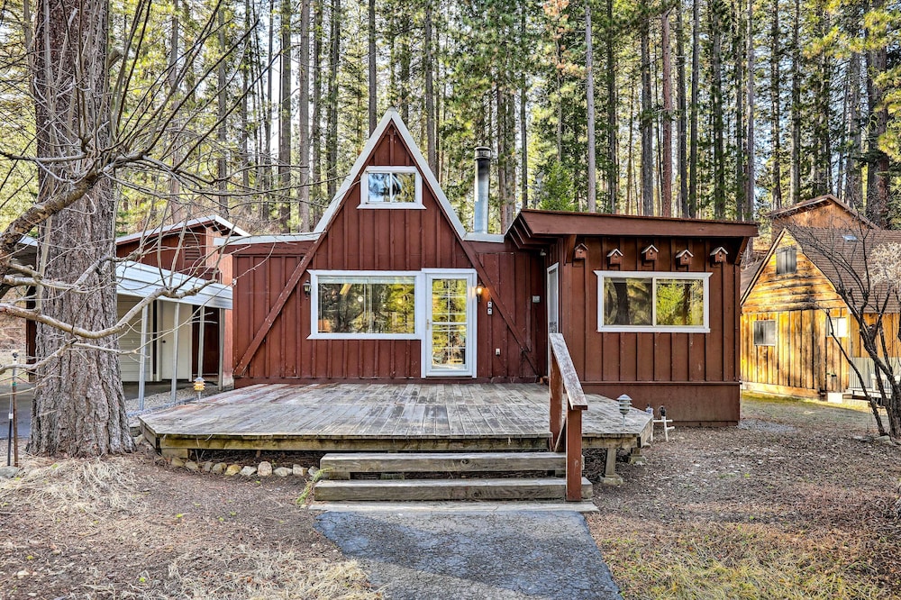 Quaint + Rustic A-frame < 5 Mi to Plumas-eureka! view 3