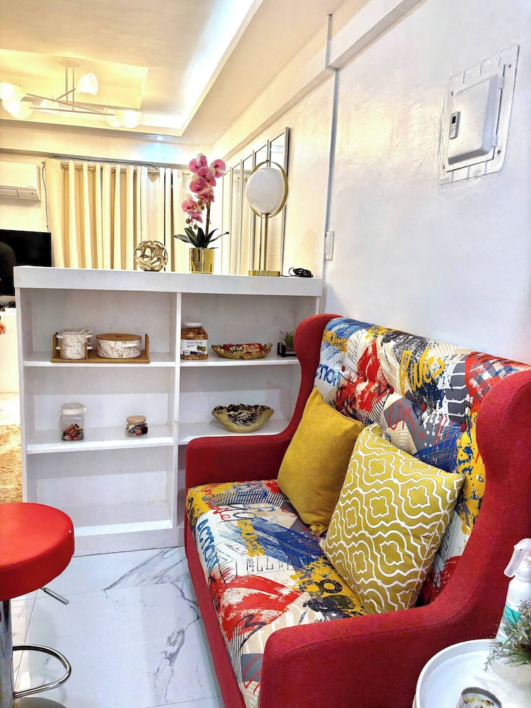Budget Loft-type Condo in Uptown CDO