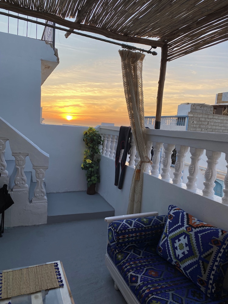 TITRYTE SURF HOUSE