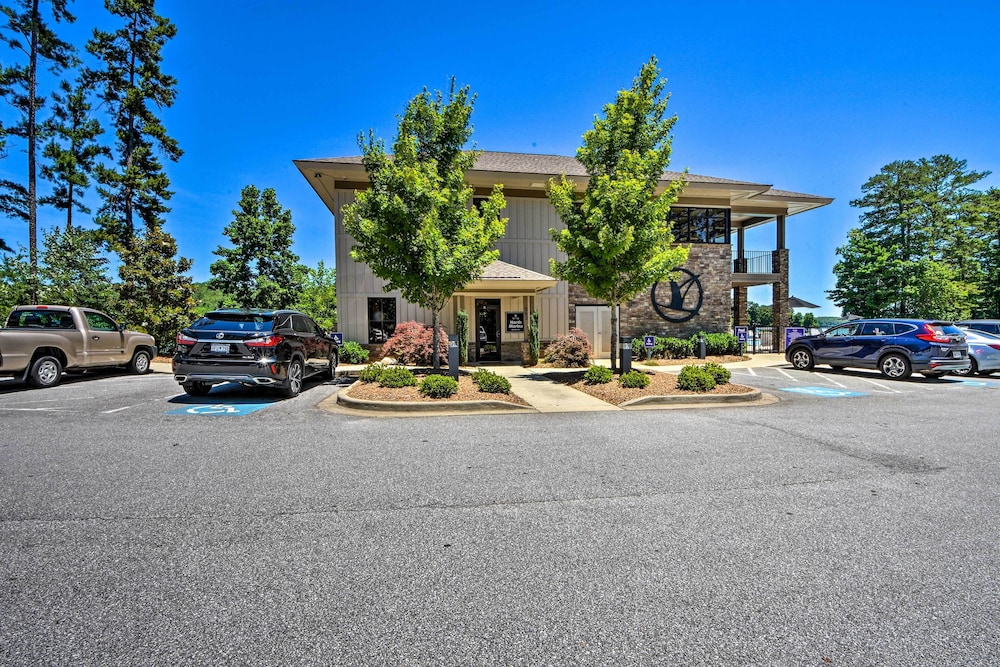 Clemson Game Retreat: Lakefront Keowee Key Condo