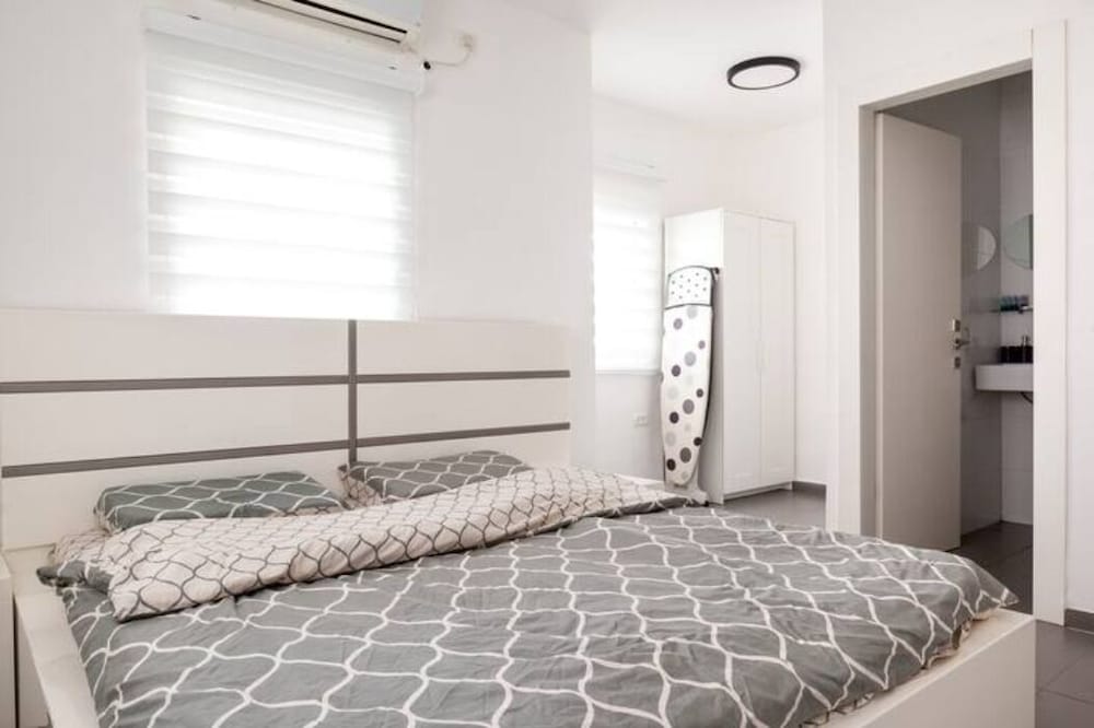 Amazing APT Bat-Yam Near Beach view 3