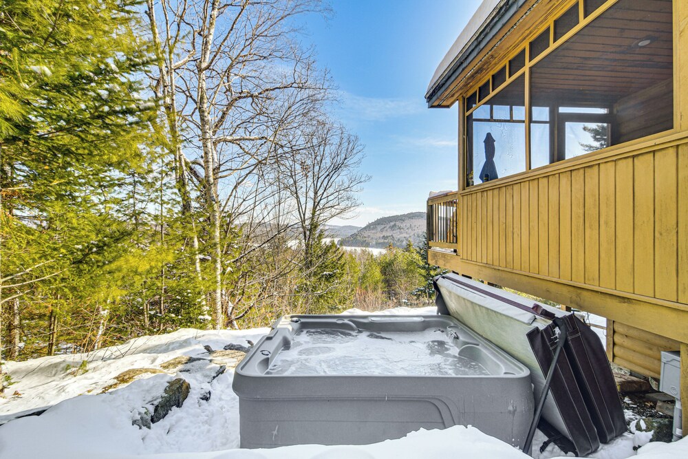Private Hot Tub & Sauna: Bryant Pond Retreat!