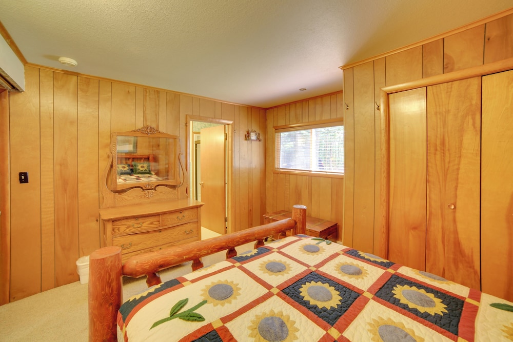 Private Sandy Beach: Lake Superior Group Retreat