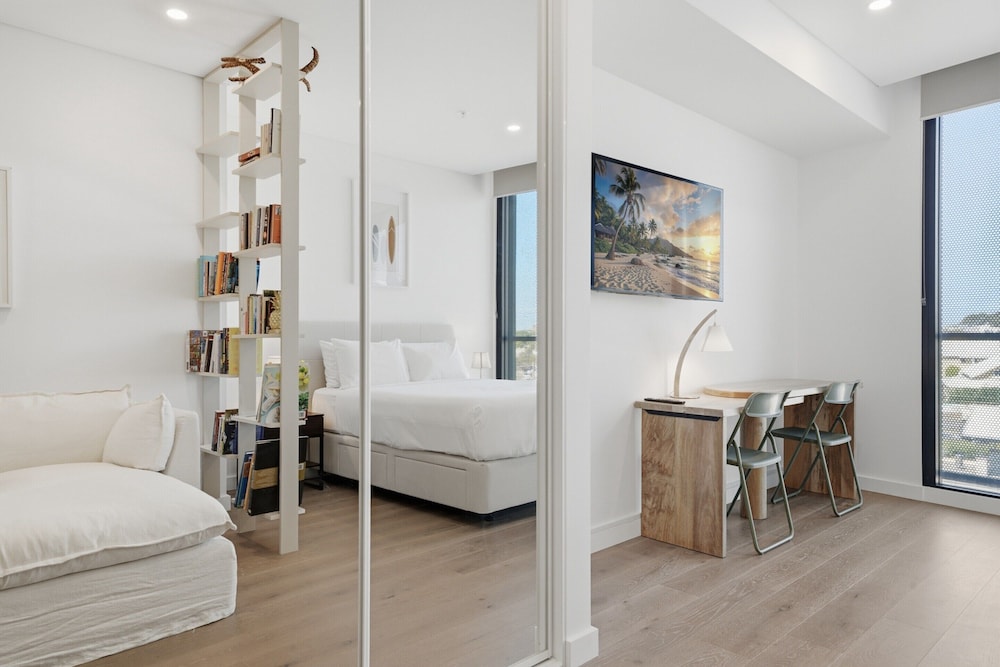 Coastal Apartment With Rooftop Pool