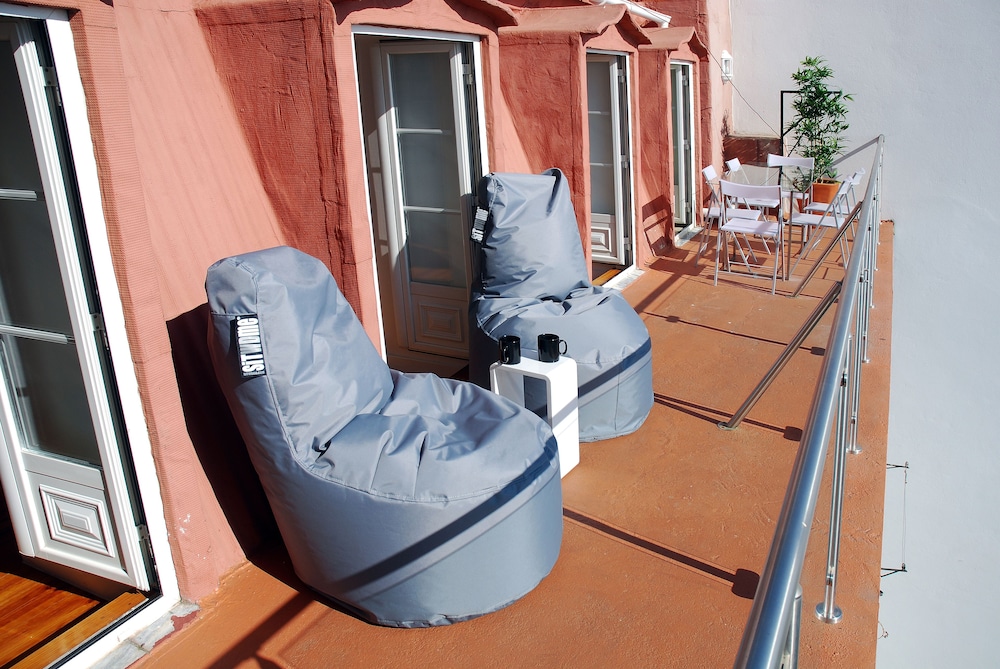 Bairro Alto Apartments by linc