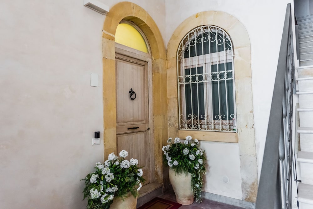 Dolce Suite Near Syracuse Cathedral by Wonderful Italy