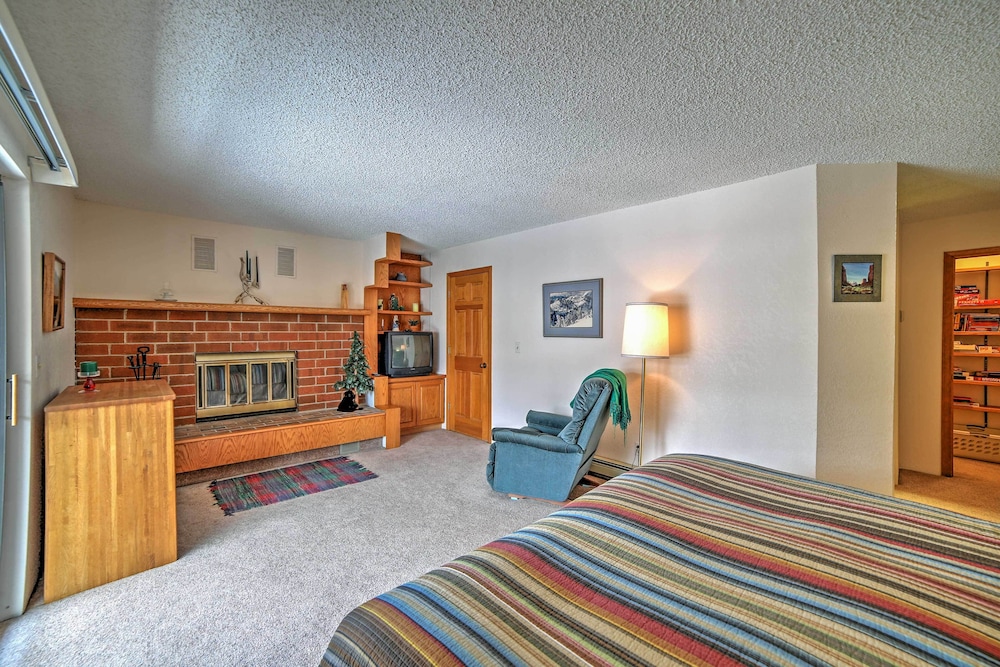 1 Mi to Main Street: Mtn-view Home in Frisco
