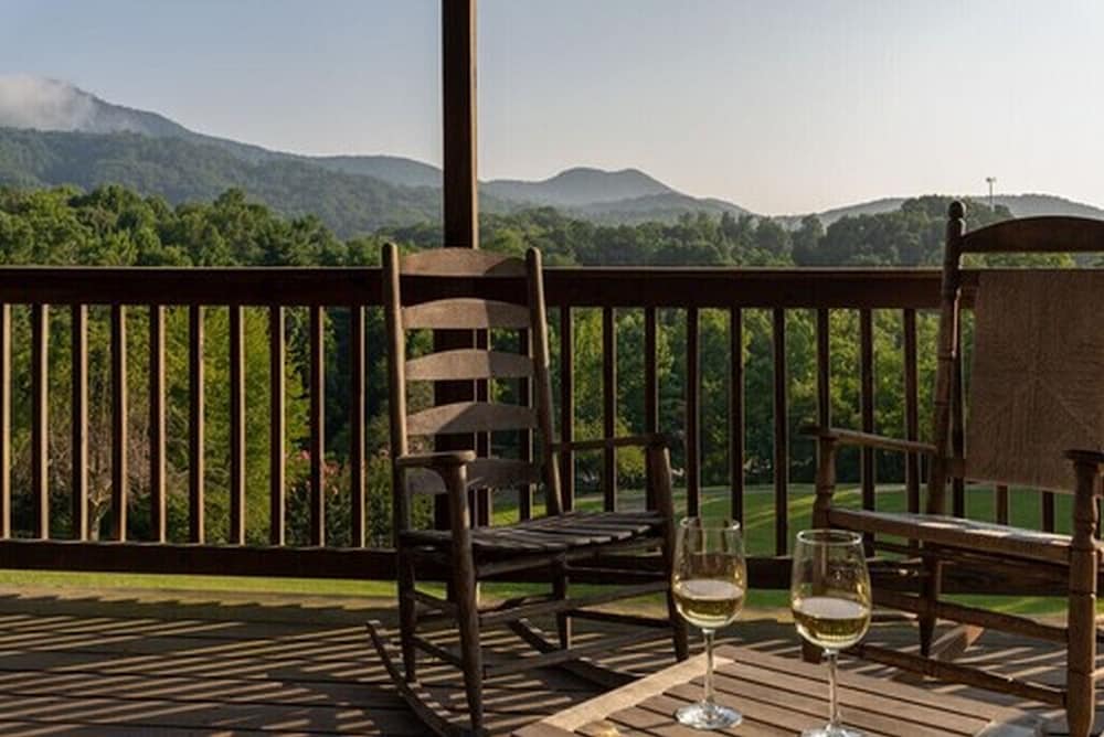 Engadine Inn  Cabins - Property Image 83