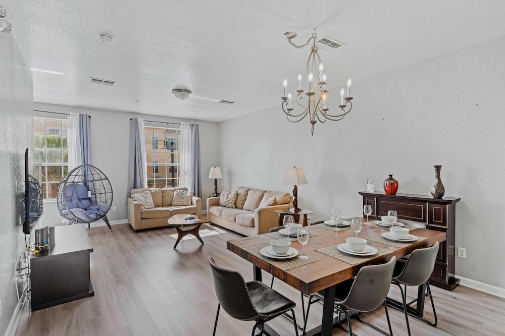 Vista Cay Swanky