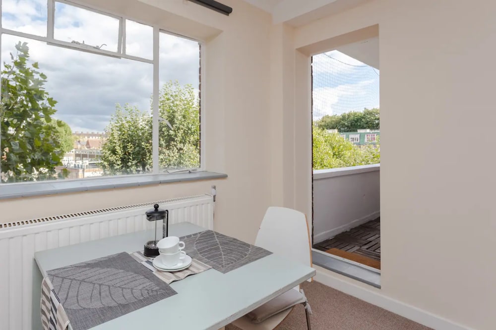 Spacious 2 Bedroom Apartment Near Hampstead Heath