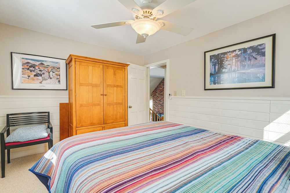 Waterfront Home w/ Boat Dock & Sunroom in Gardiner