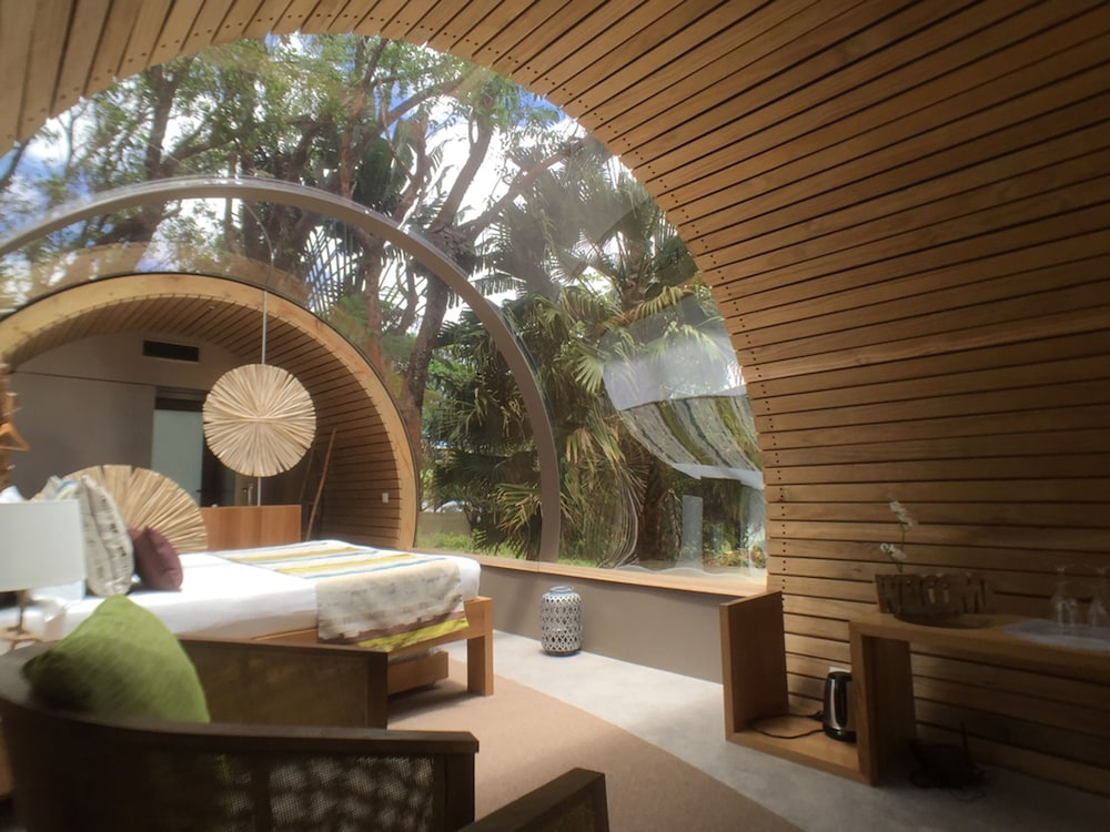 Bubble Lodge Ile aux Cerfs Island 13