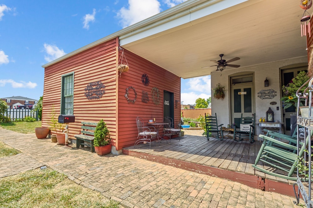 Dupriest Room 1 Bedroom by Main Street Bed & Breakfast