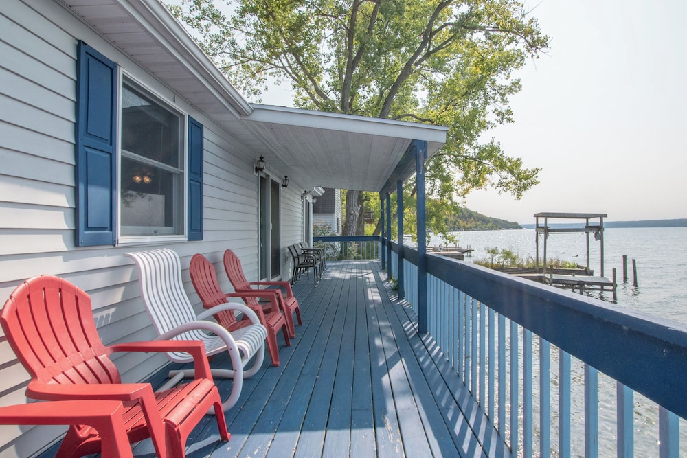 Boat, Grill & Unwind: Lakefront Cayuga Home!