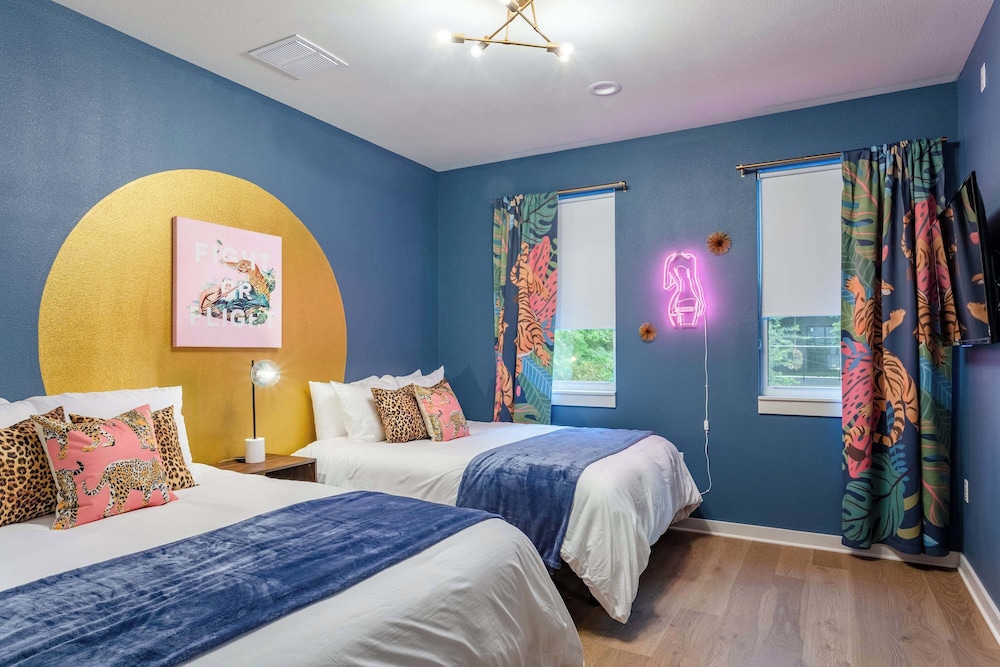 Upstay: Luxe Pool Retreat7 Min to Rainey St