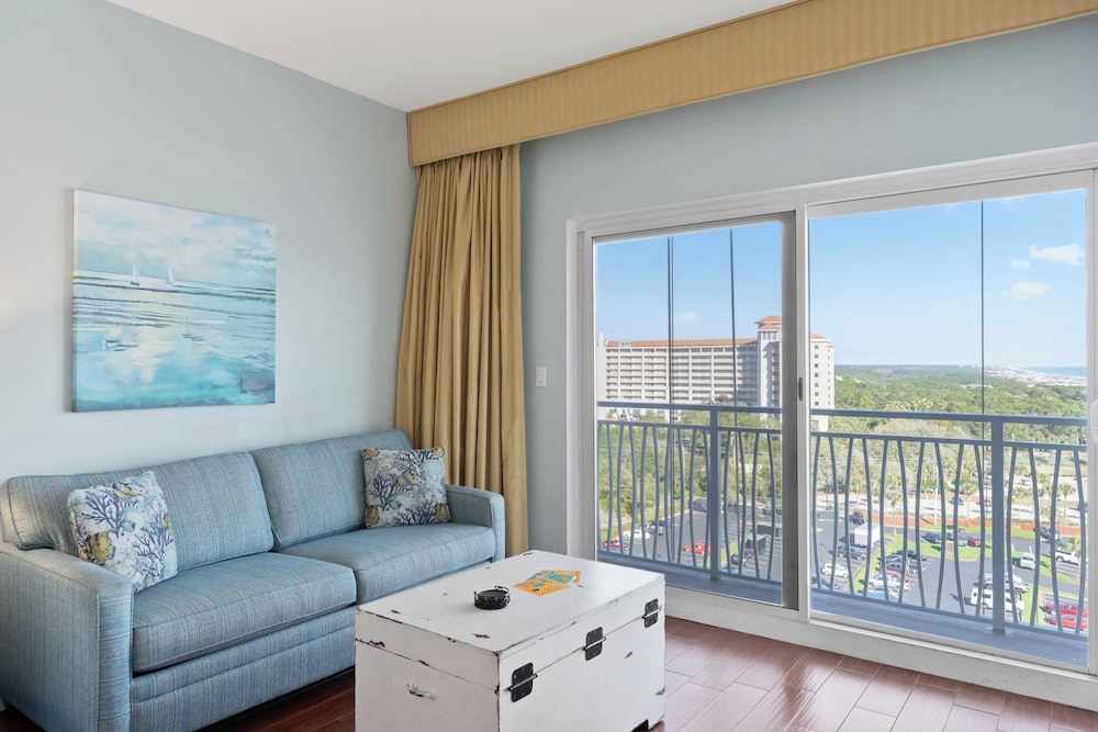 Miramar Beach Studio w/ Pool, Tennis & Walk to Beach Luau Eastern Sky