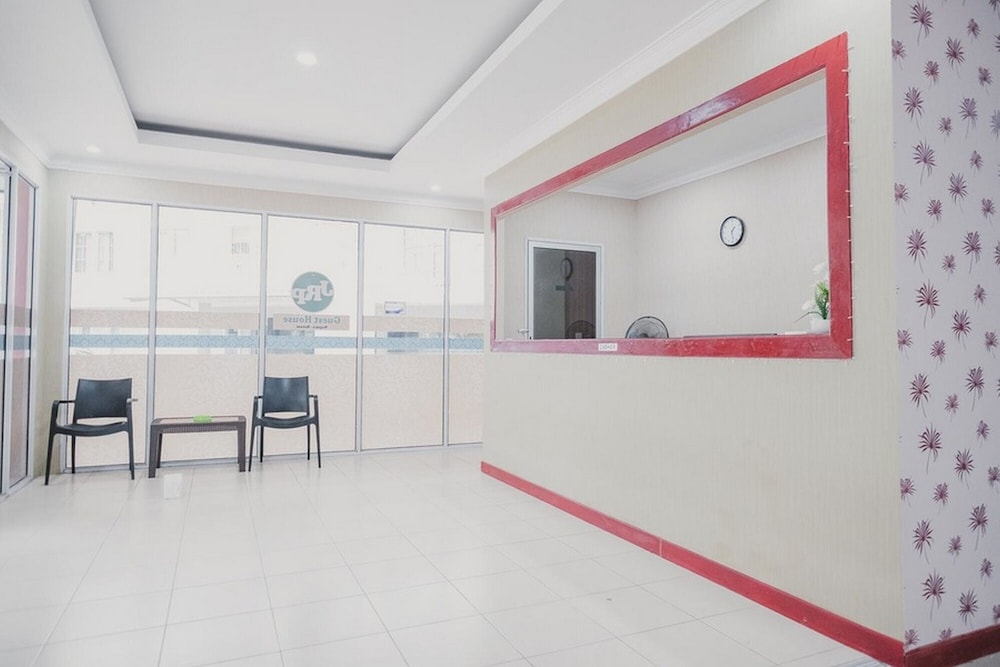 RedDoorz near Nagoya HIll Batam 4 view 2