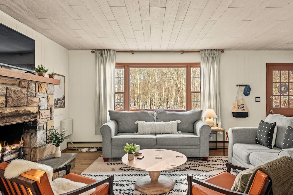 Burrow by Bidwell Cozy Arrowhead Lake Escape With Pools and Outdoor Adventures