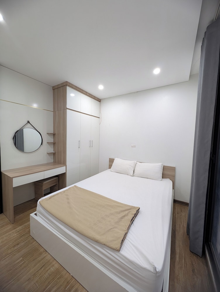 Era Apartment Lac Long Quan