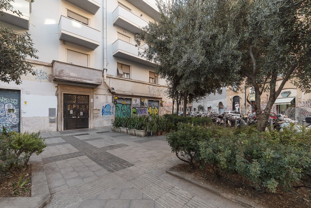 San Lorenzo Roomy Apartment