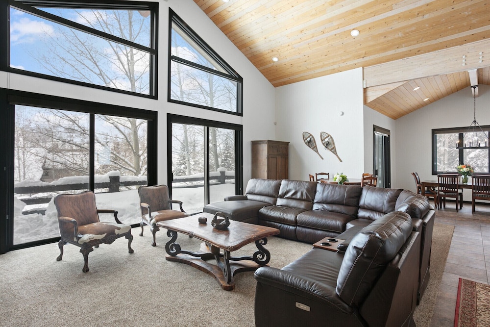 2430 Queen Esther Dr - 5 Bedroom Home with Spa 5 Home