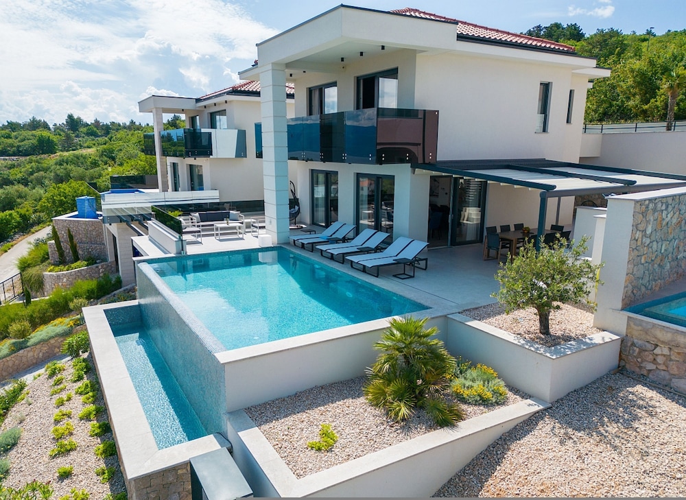 Villa Majestic With Sauna and Beautiful Views