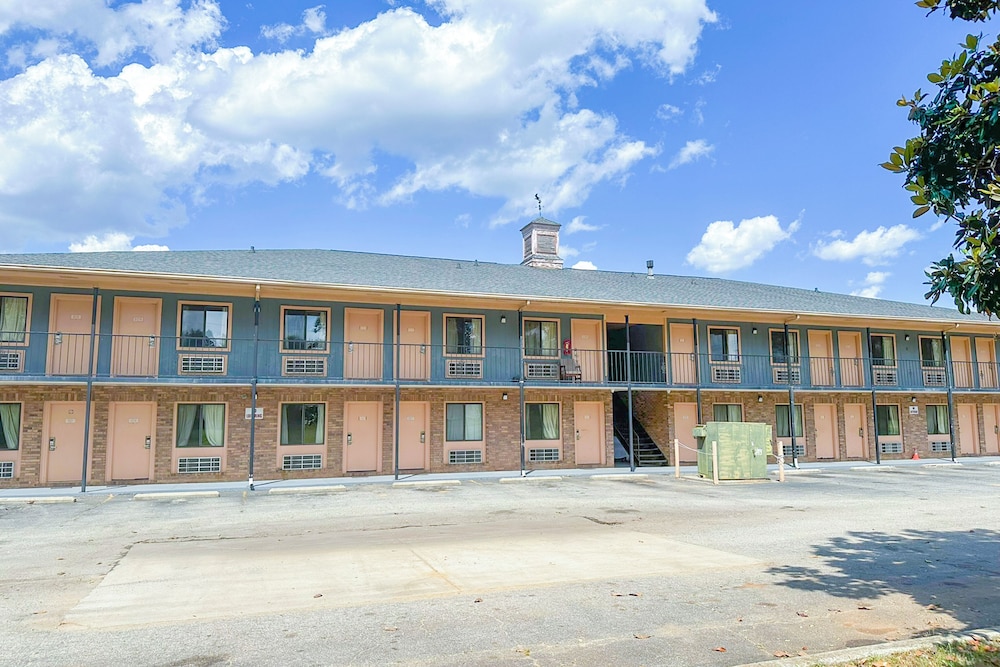 Louisville Inn By Oyo Louisville Municipal Airport
