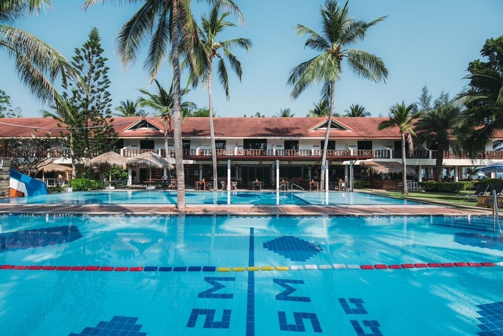 Dolphin Bay Beach Resort