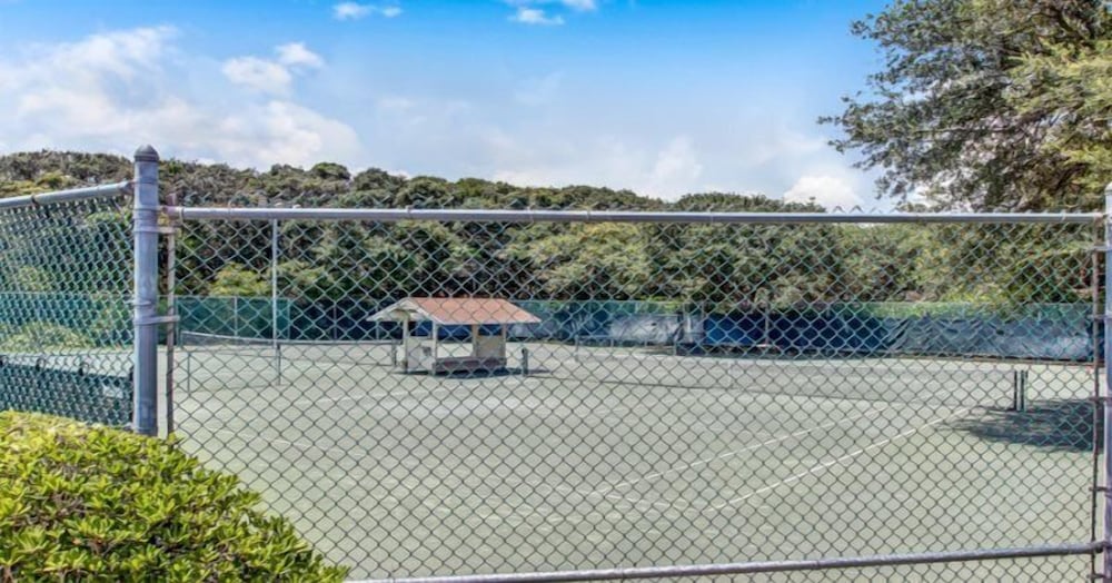 B147-amelia-surf-and-racquet view 4