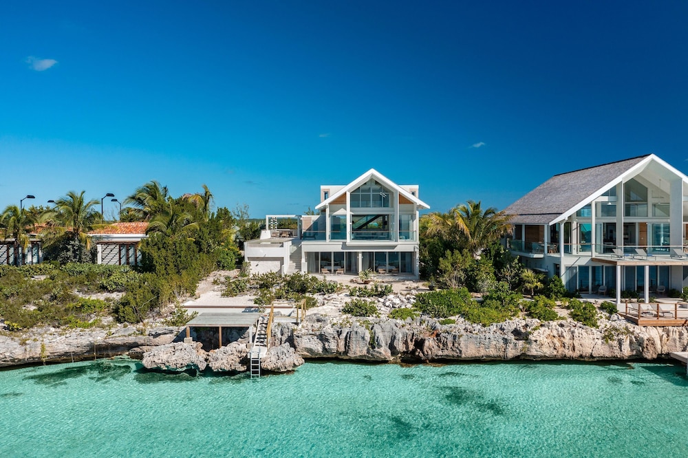 La Mer Villa West Luxury Oceanfront on Sapodilla Bay
