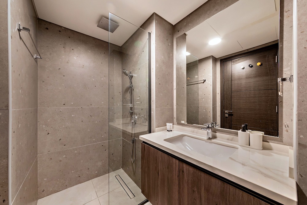 Modern Studio at Paragon