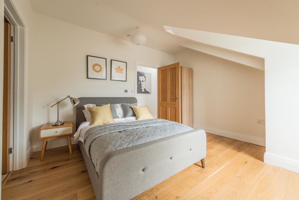 Hampden Apartments - The Elizabeth
