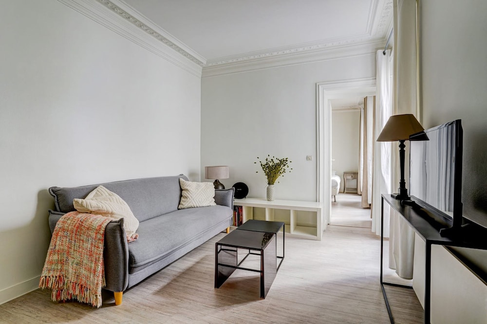 Secret Maillot Charming 1 Bed Apt in Paris