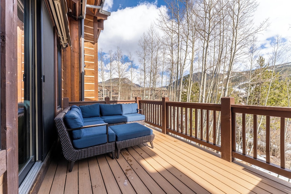 223 Caravelle Drive
