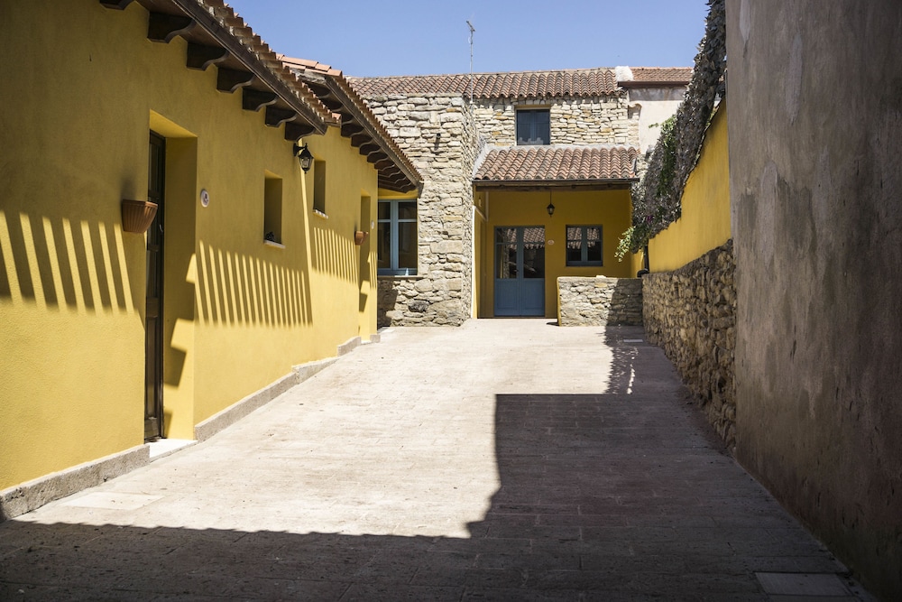 Il Mandorlo Rooms & Apartments